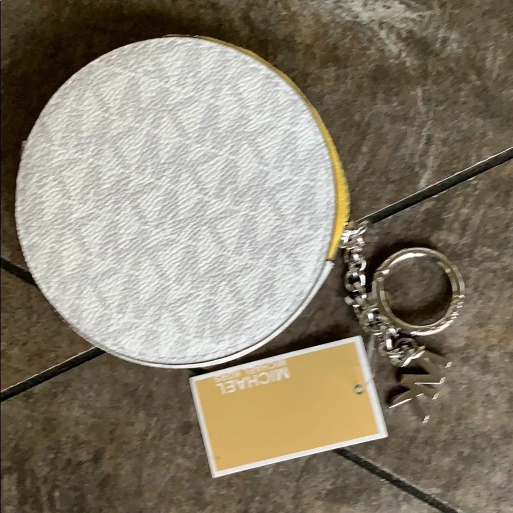 MICHAEL KORS JET SET TRAVEL CIRCLE COIN KEYFOB